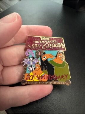 Disney 20th Anniversary The Emperor's New Groove  Pin 2020 Legacy Collection LR